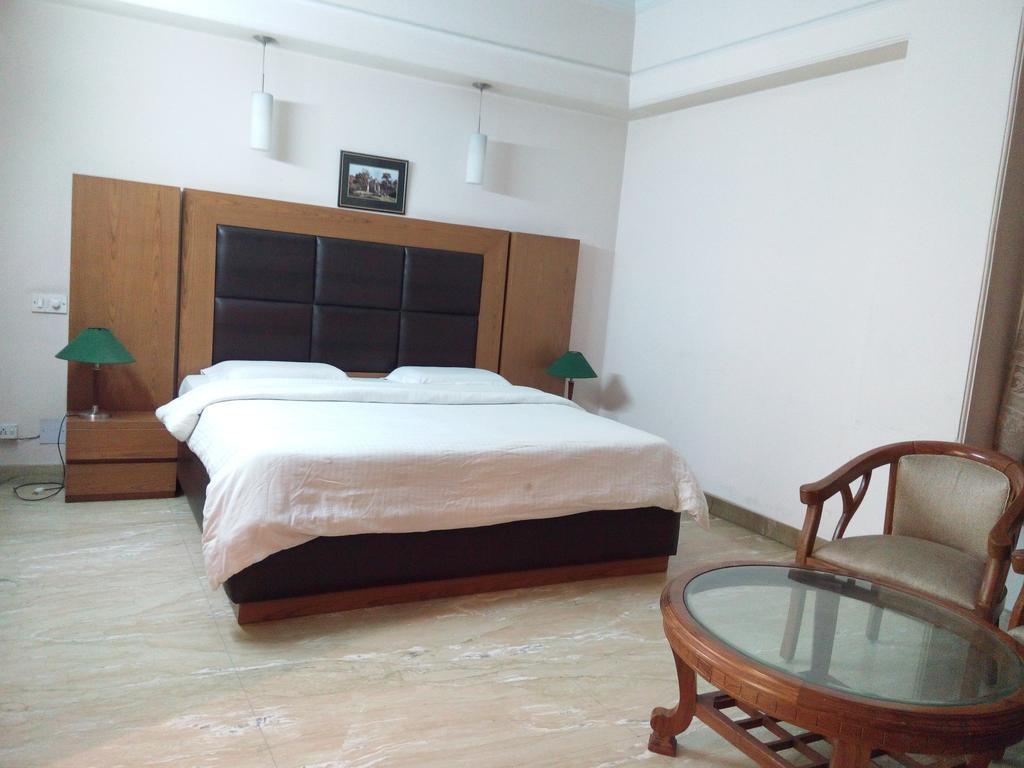 Hotel Queens Residency Gurgaon Phòng bức ảnh