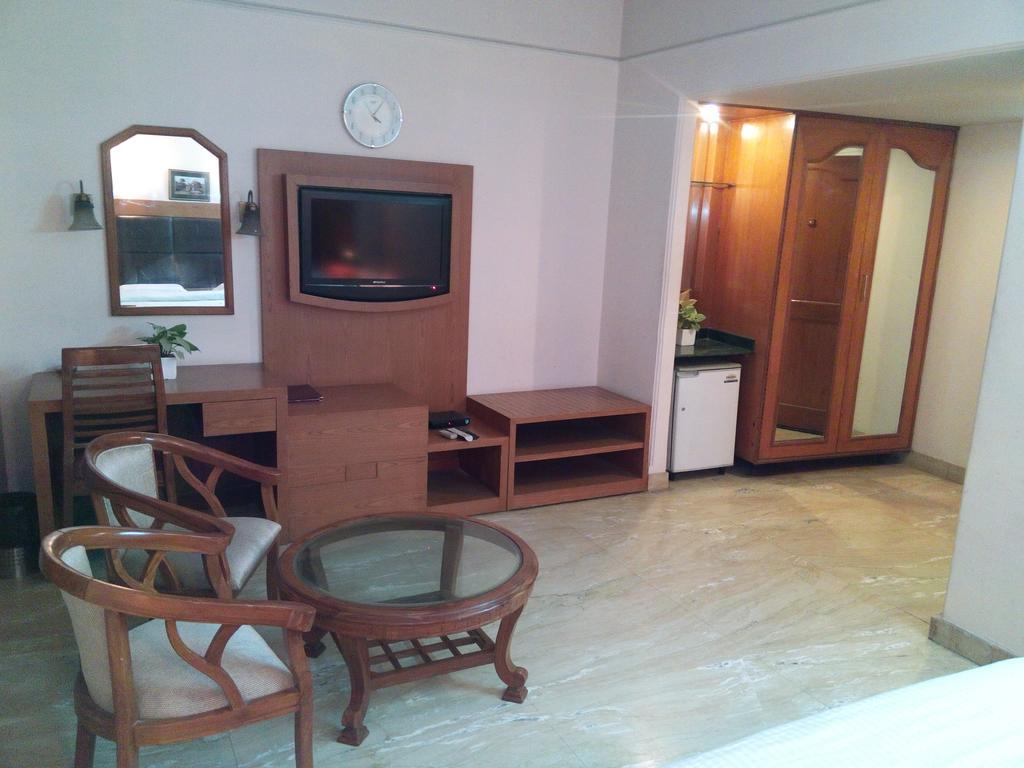 Hotel Queens Residency Gurgaon Ngoại thất bức ảnh