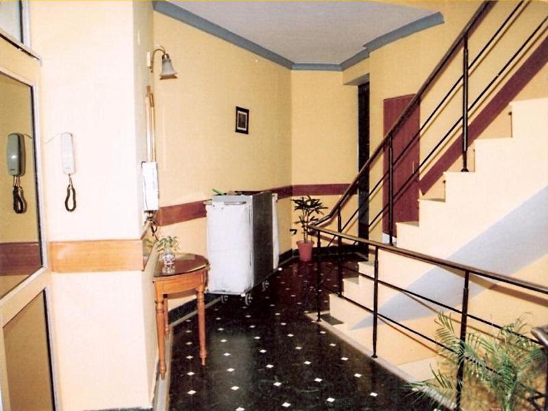 Hotel Queens Residency Gurgaon Ngoại thất bức ảnh