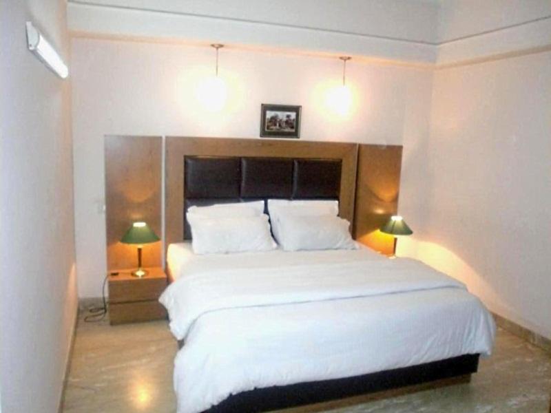 Hotel Queens Residency Gurgaon Ngoại thất bức ảnh