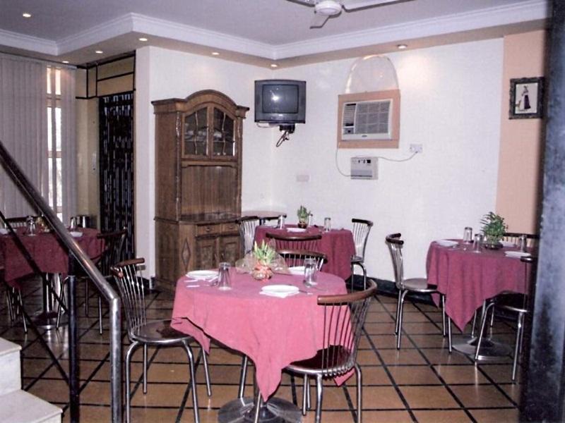 Hotel Queens Residency Gurgaon Ngoại thất bức ảnh