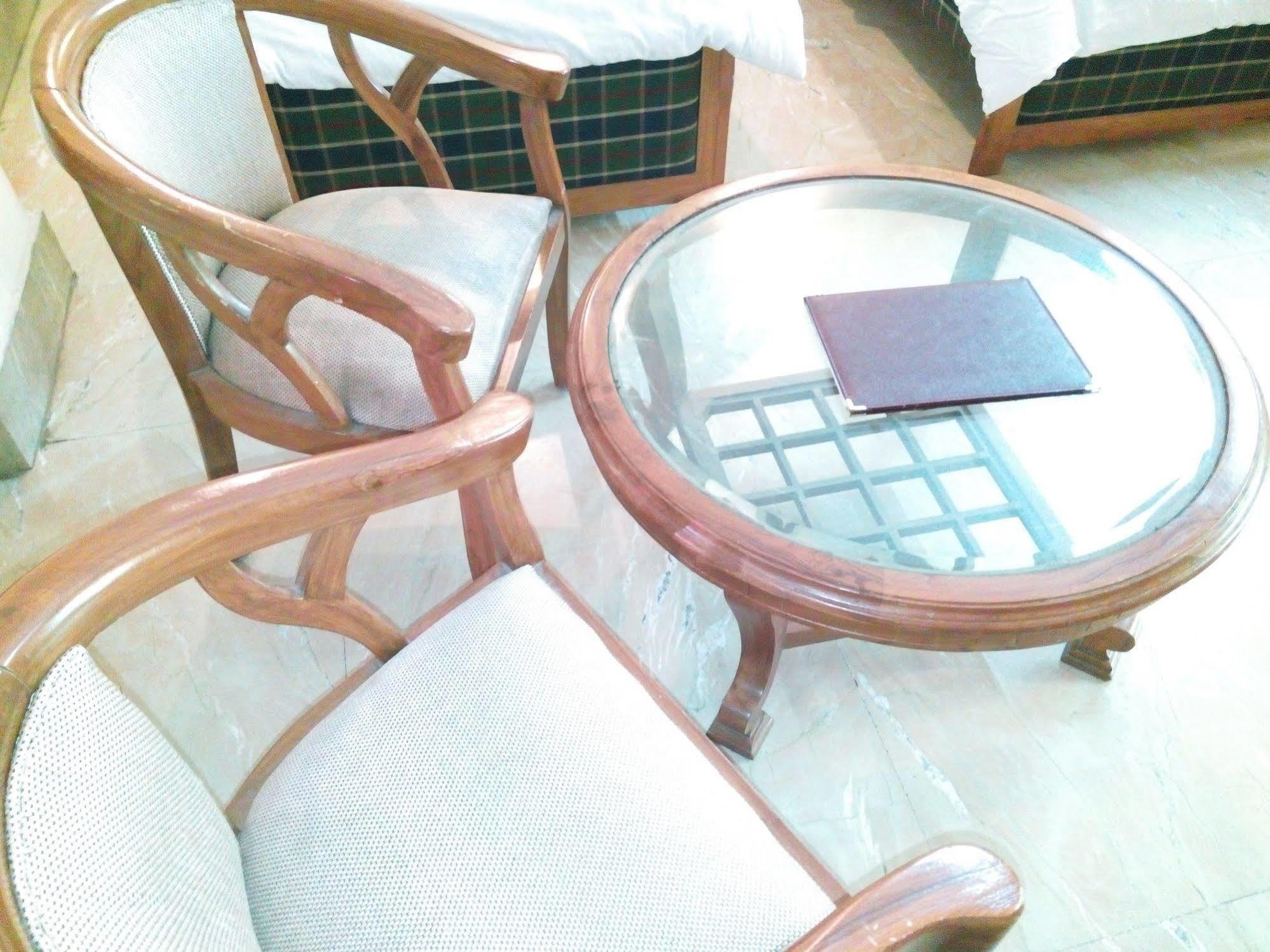 Hotel Queens Residency Gurgaon Ngoại thất bức ảnh