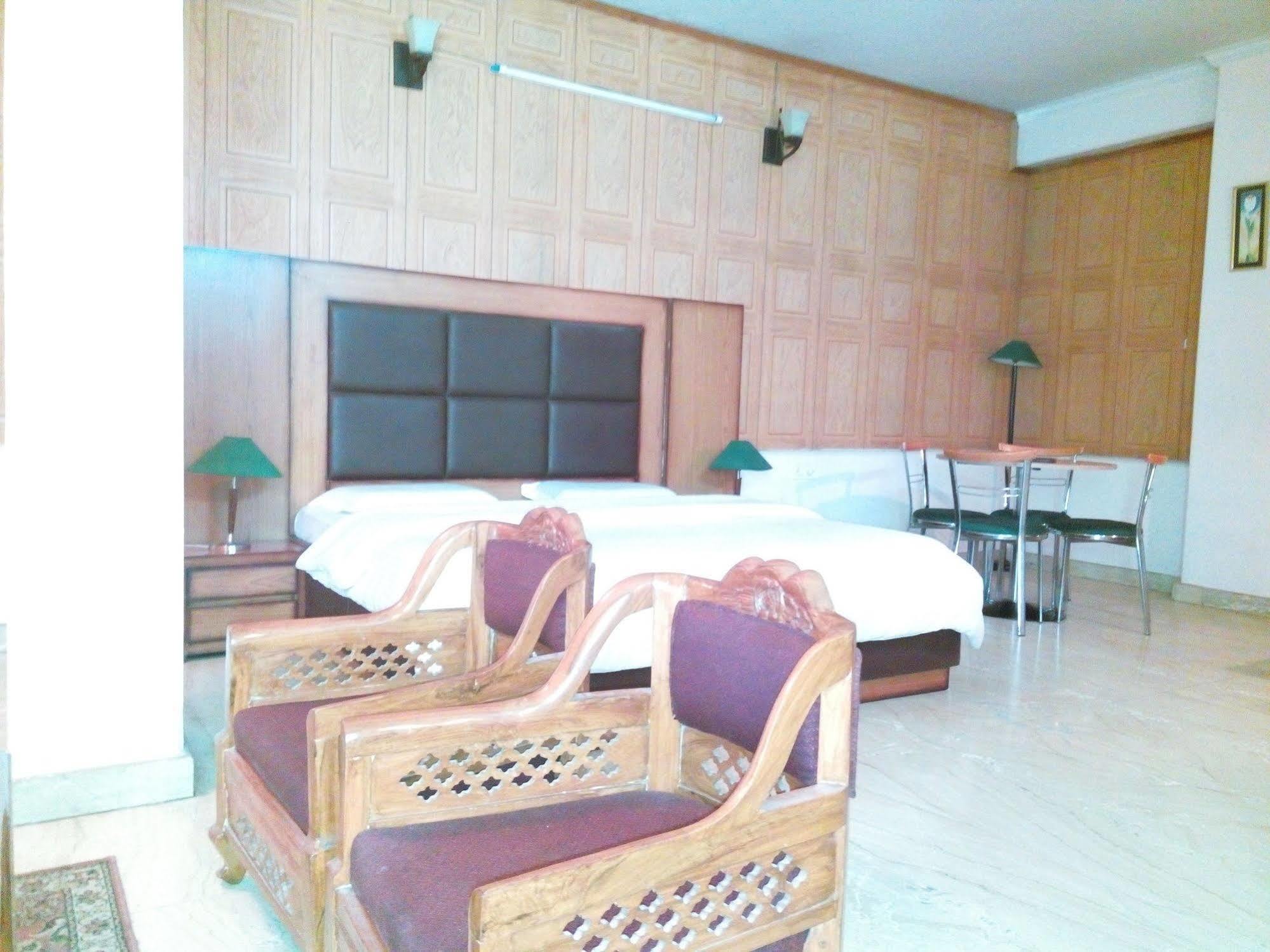 Hotel Queens Residency Gurgaon Ngoại thất bức ảnh