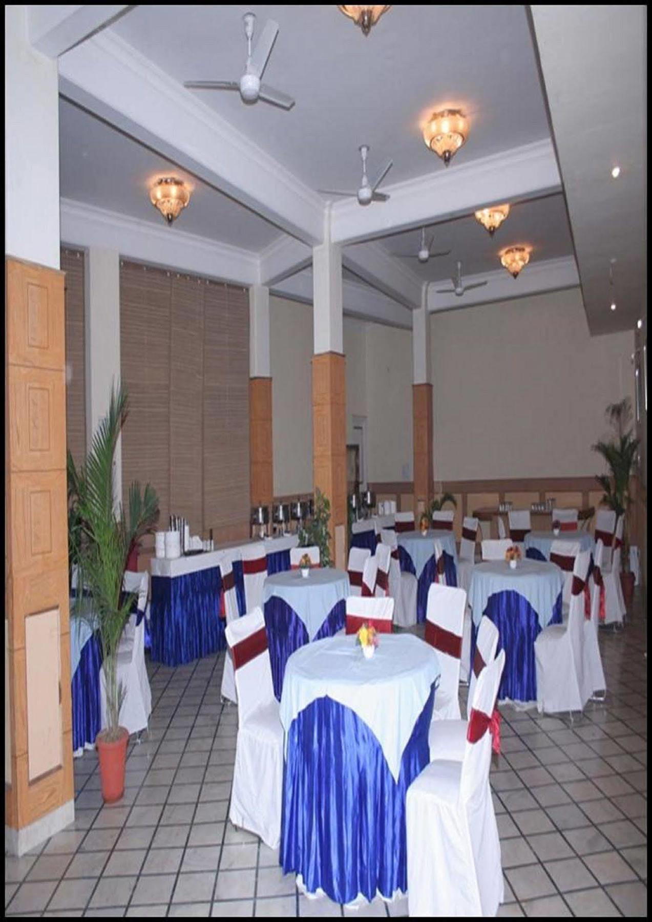 Hotel Queens Residency Gurgaon Ngoại thất bức ảnh
