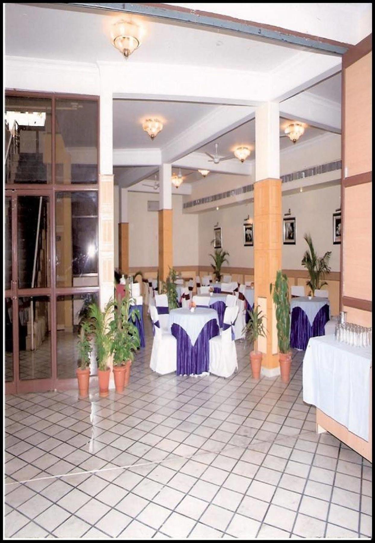 Hotel Queens Residency Gurgaon Ngoại thất bức ảnh